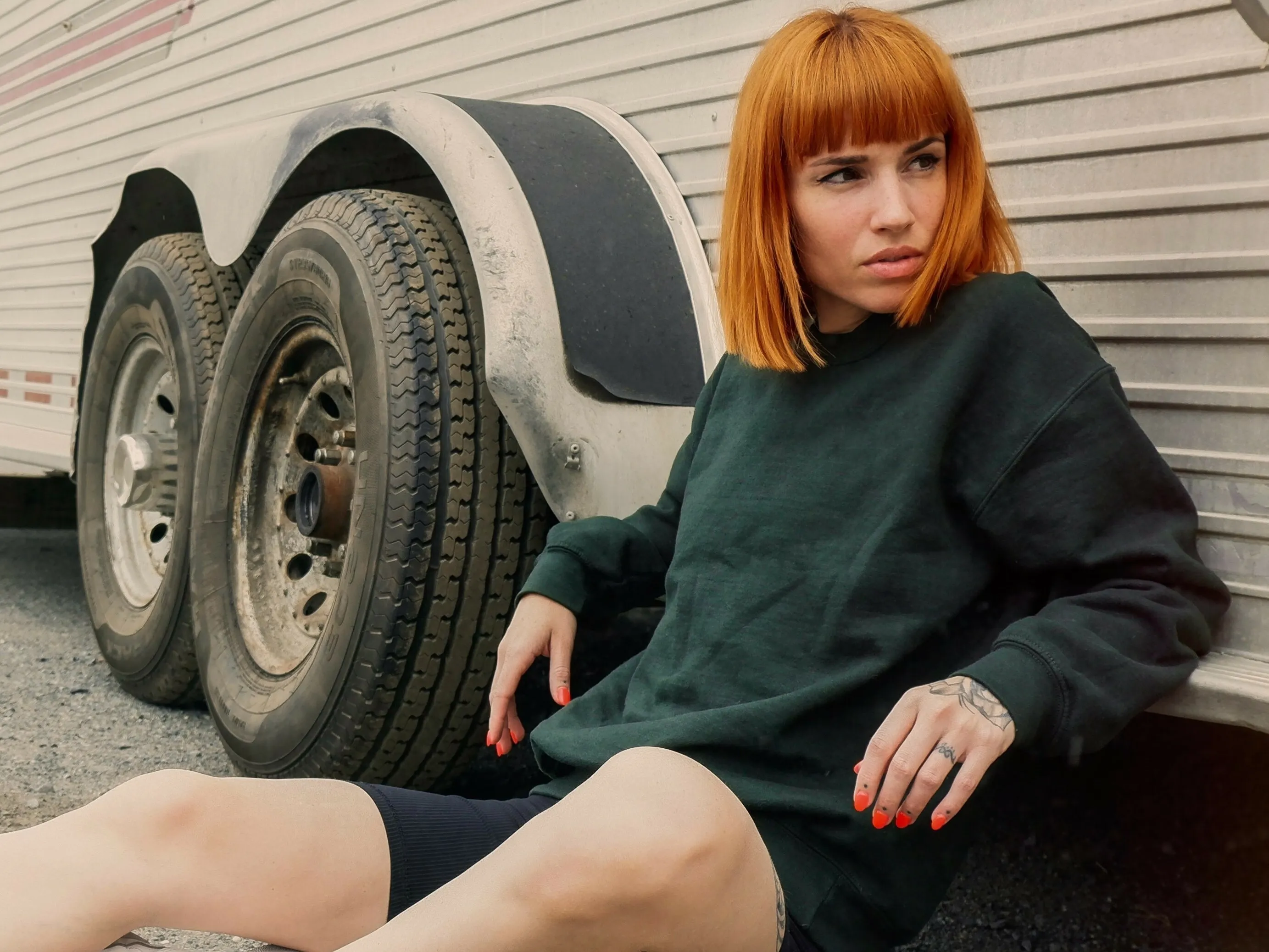 Model mit gerdem Pony