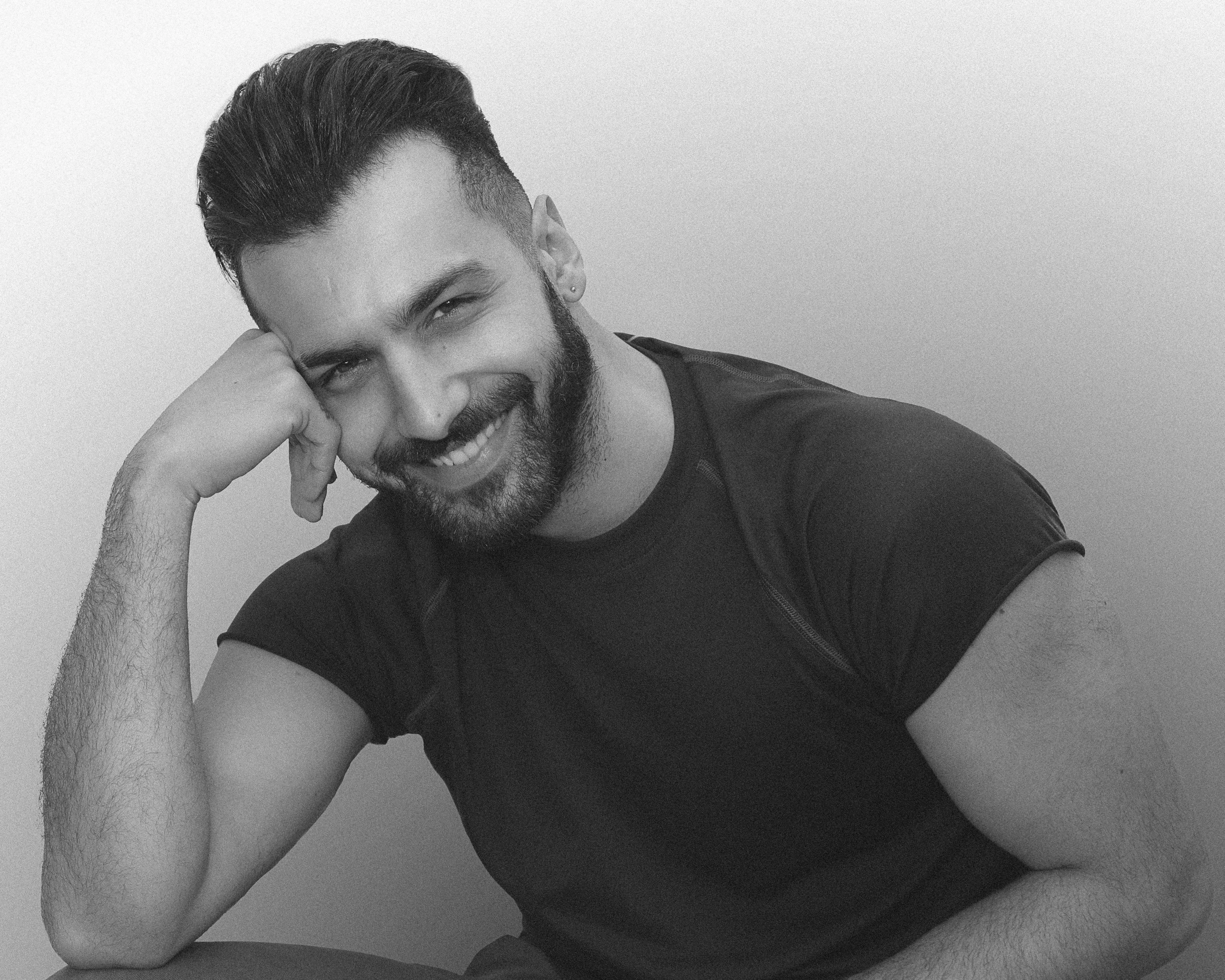 Mann mit kurzem, dichtem Bart