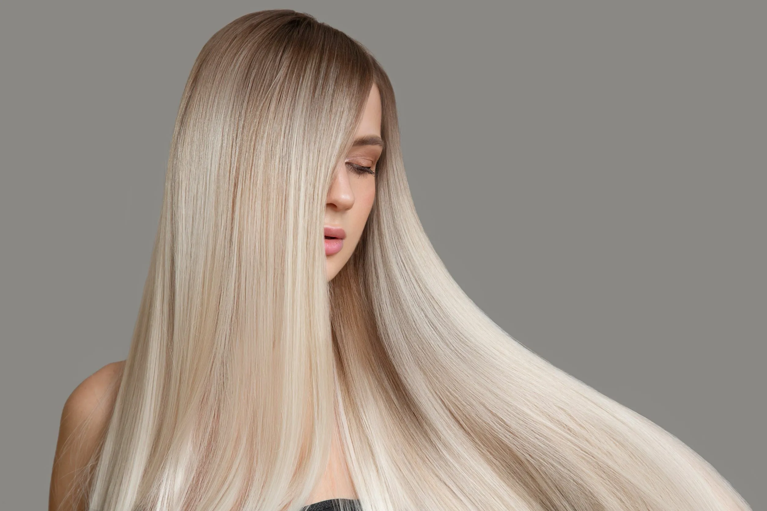 Frau mit langen blonden Haaren