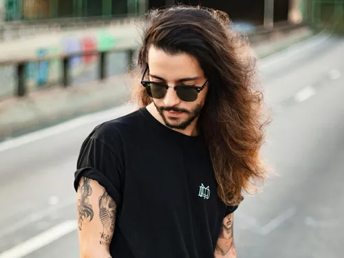 Lange Haare bei Männern