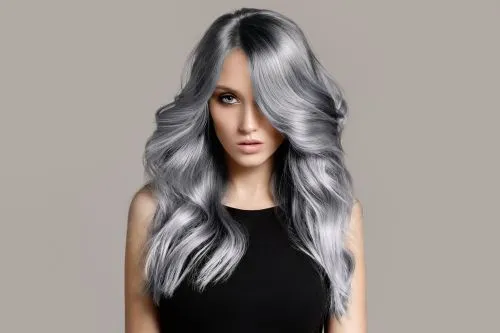Grey Blending: Graue Haare sind im Trend!