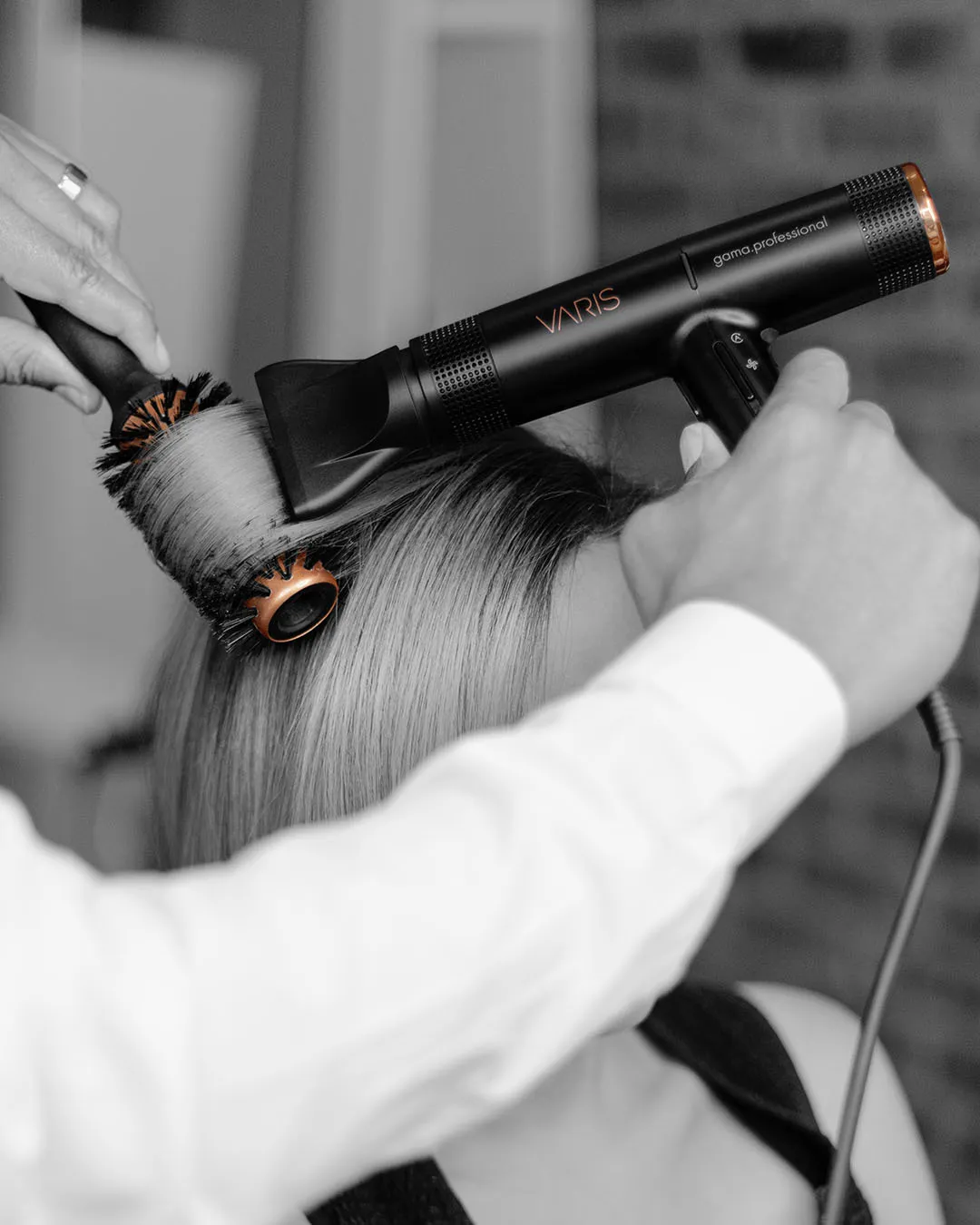 Varis Trockner beim Föhnen