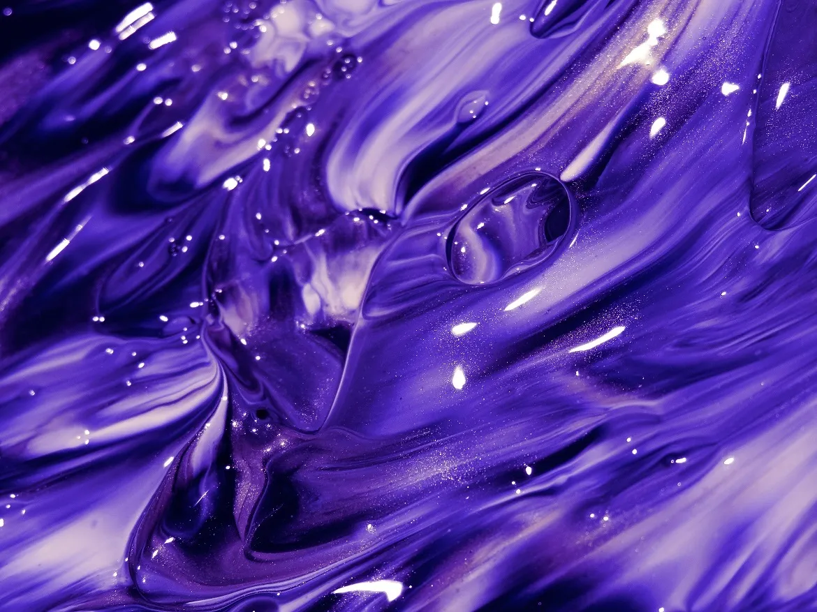 Ein Silbershampoo besteht meist aus violetten Farbpigmenten.